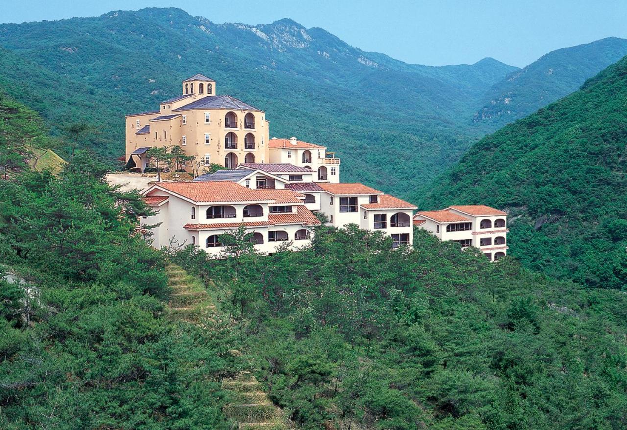 Club Es Jecheon Resort Chech'ŏn Extérieur photo