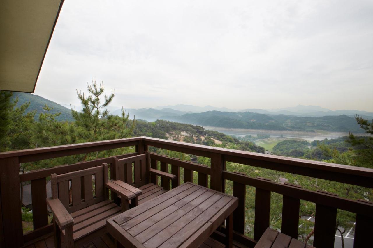 Club Es Jecheon Resort Chech'ŏn Extérieur photo
