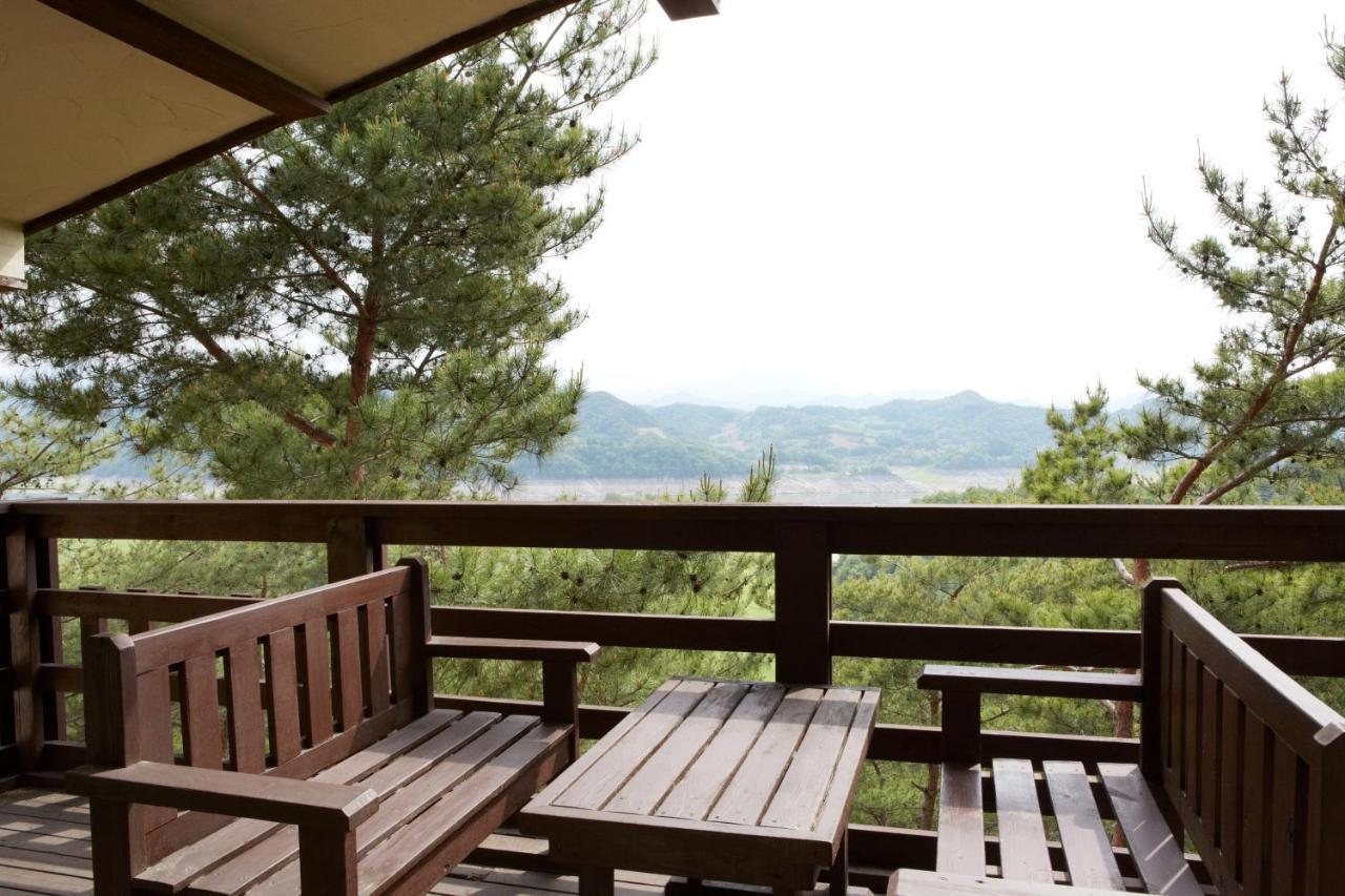 Club Es Jecheon Resort Chech'ŏn Extérieur photo