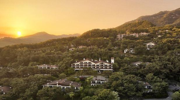Club Es Jecheon Resort Chech'ŏn Extérieur photo